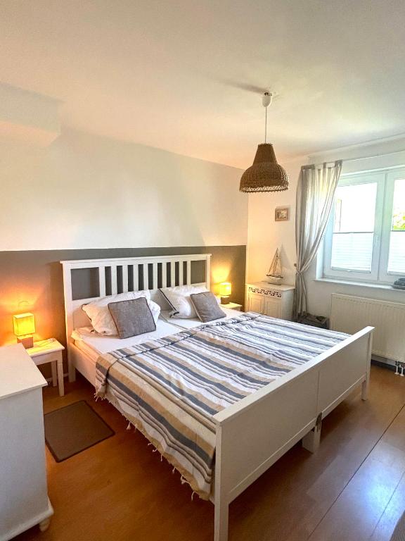 Gemütliche 2 Zi-FeWo mit Terrasse, Strandnähe, WIFI, Breege