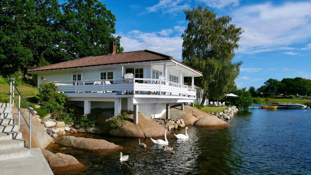Cabin With Sunset Views And Private Dock, Sandefjord