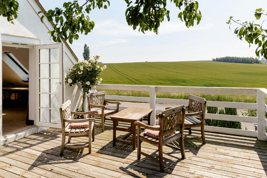 Old Farmstead With Field Views, Stege