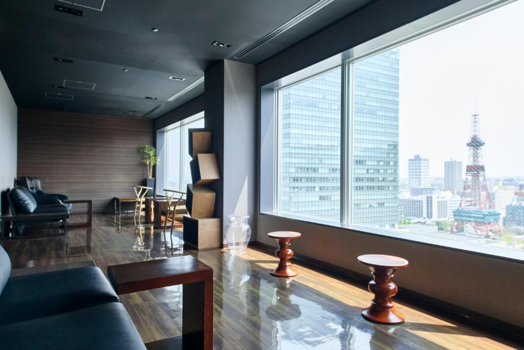 Shared lounge/TV area