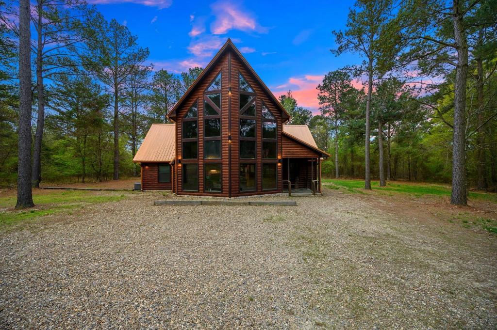 Sugar Daddy - large family cabin pool table games, Broken Bow