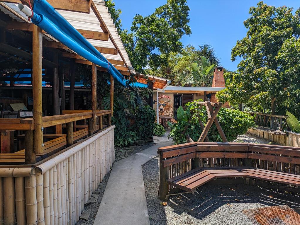 Exterior view, Amapondo Backpackers in Port St Johns