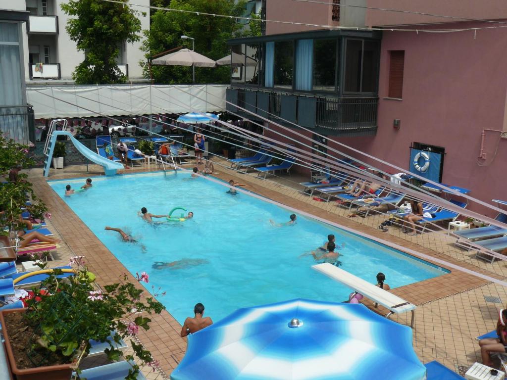 Hotel 2000 photo
