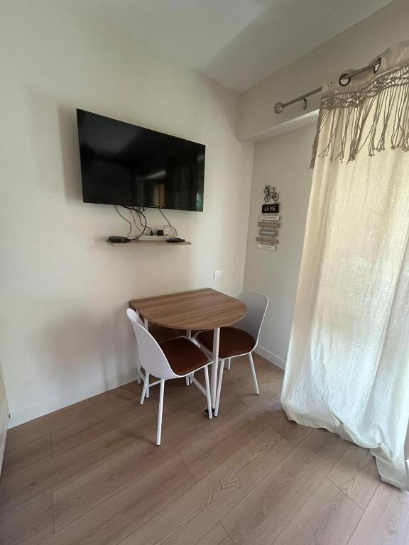 Studio rénové à 100 mètres de la plage - 3