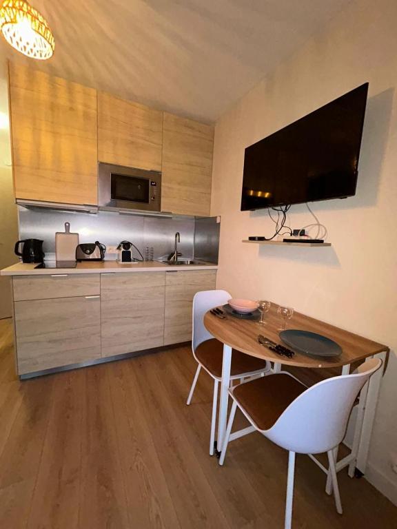 Studio rénové à 100 mètres de la plage - 4