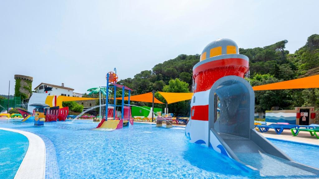 Medplaya Aparthotel Sant Eloi — Basen in Tossa de Mar, Katalonia
