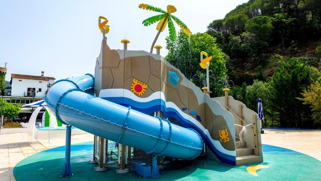 Medplaya Aparthotel Sant Eloi — Basen in Tossa de Mar, Katalonia
