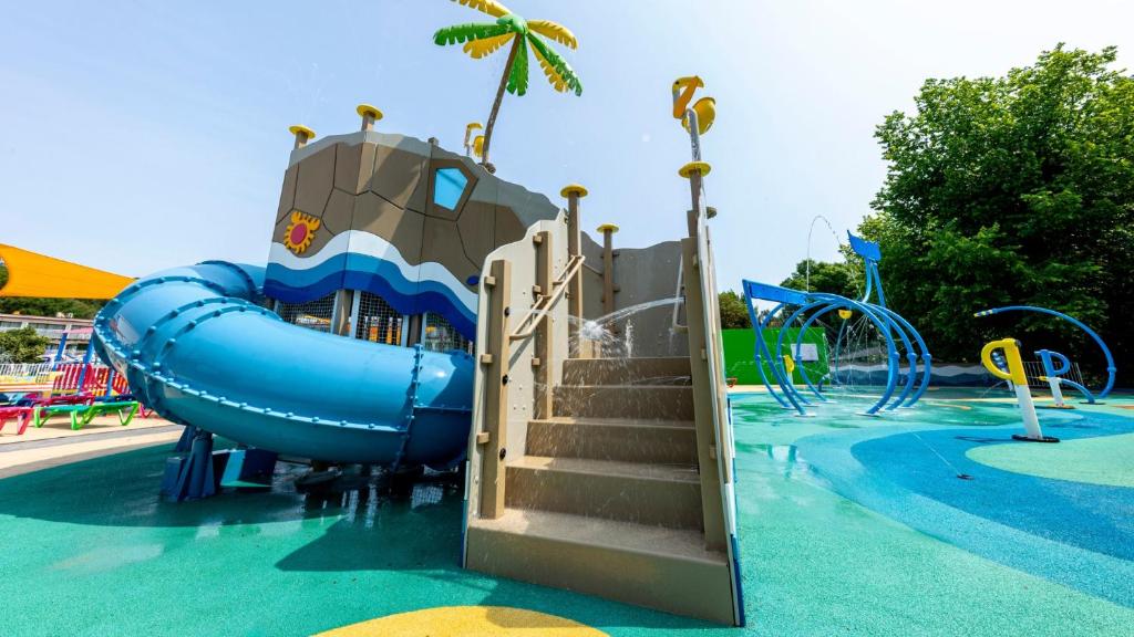 Medplaya Aparthotel Sant Eloi — Basen in Tossa de Mar, Katalonia
