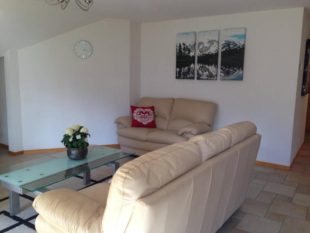 Great view Top floor spacious flat with Pool and Gym - 3