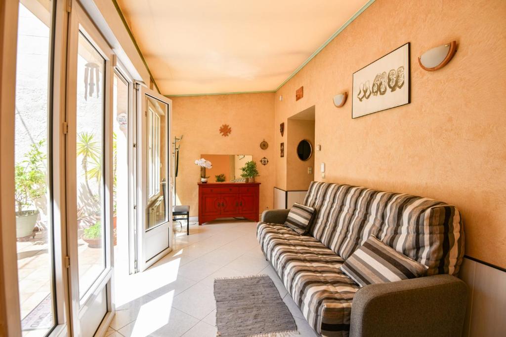 Appart atypique avec 1 ch avec terrasse à Bompard - 5