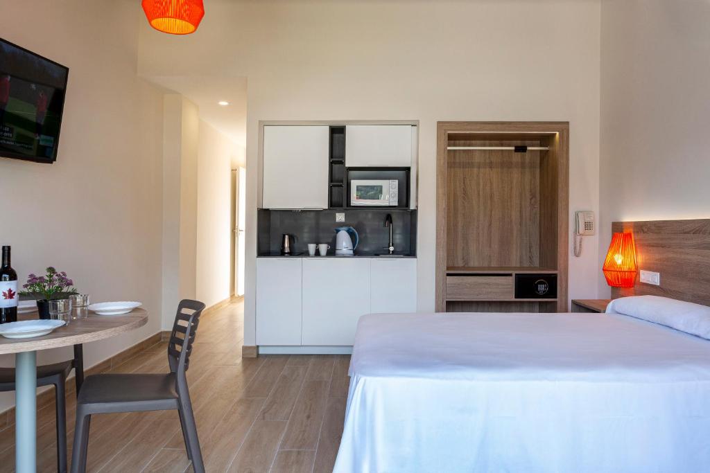 Medplaya Aparthotel Sant Eloi — Pokoje in Tossa de Mar, Katalonia