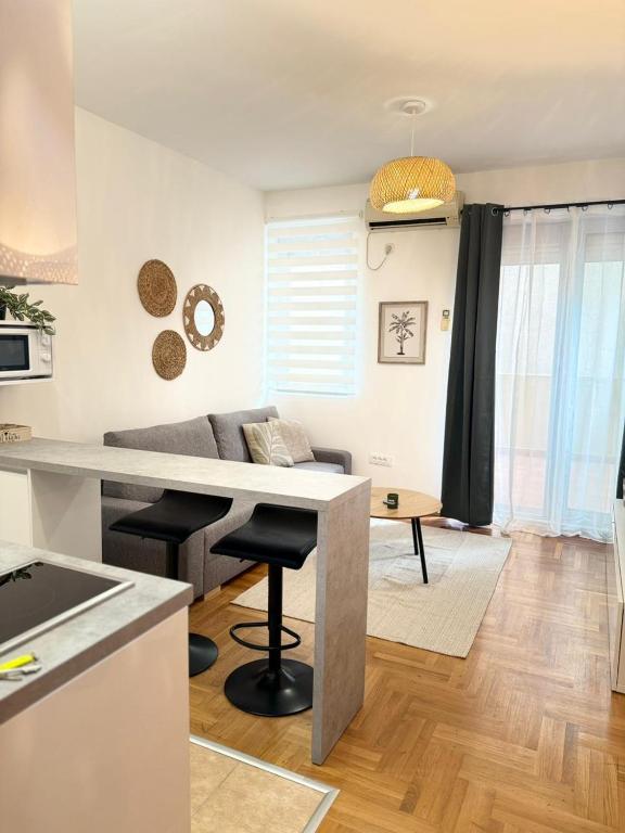 Bright and Modern Studio with Balcony - 2