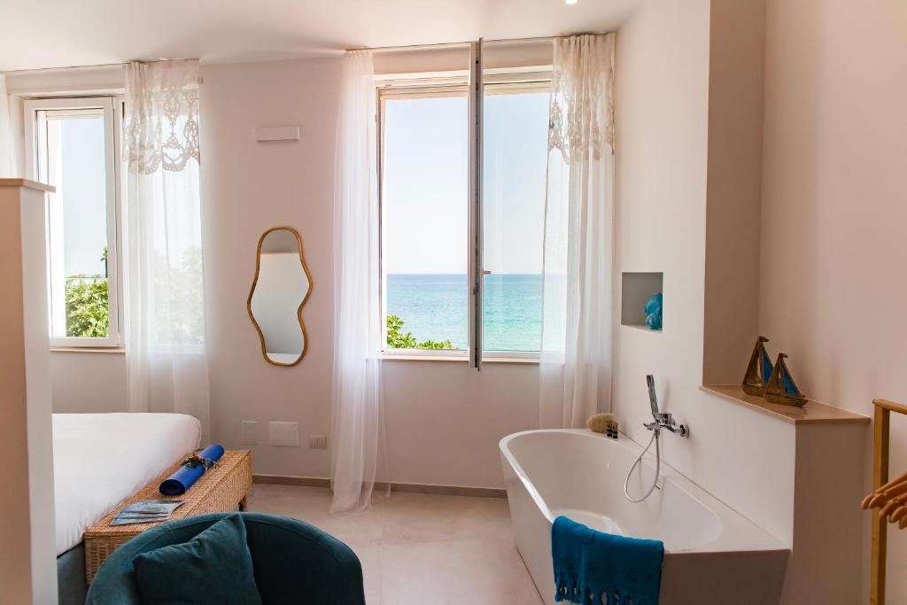 Acquamarina Suites by MONHOLIDAY - 1