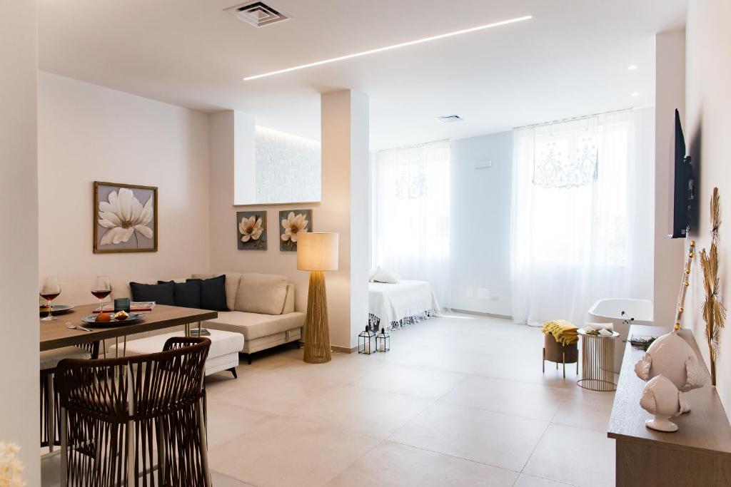 Acquamarina Suites by MONHOLIDAY - 4