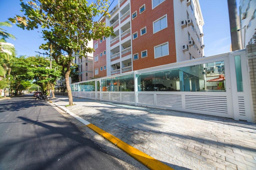 Apto com Wi-Fi, ar-condicionado e vaga de garagem, Guarujá