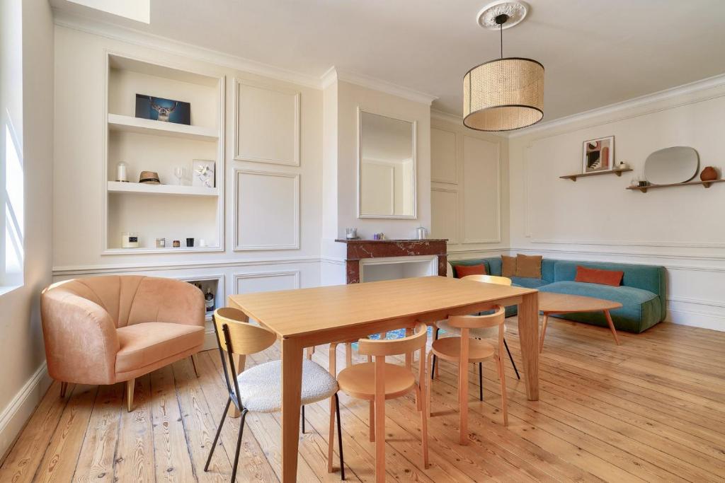 GuestReady - Charming Downtown Stay with Terrace, Bordeaux