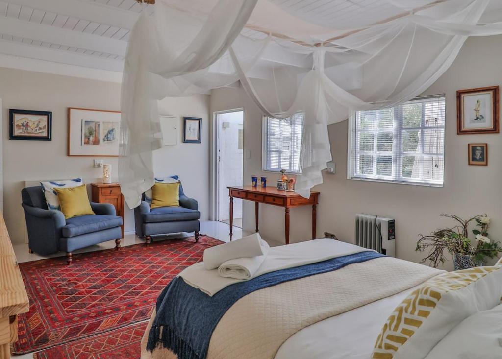 The Owl's Corner, McGregor