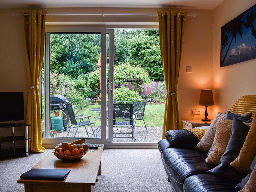 Between The Forest And The Sea, New Milton