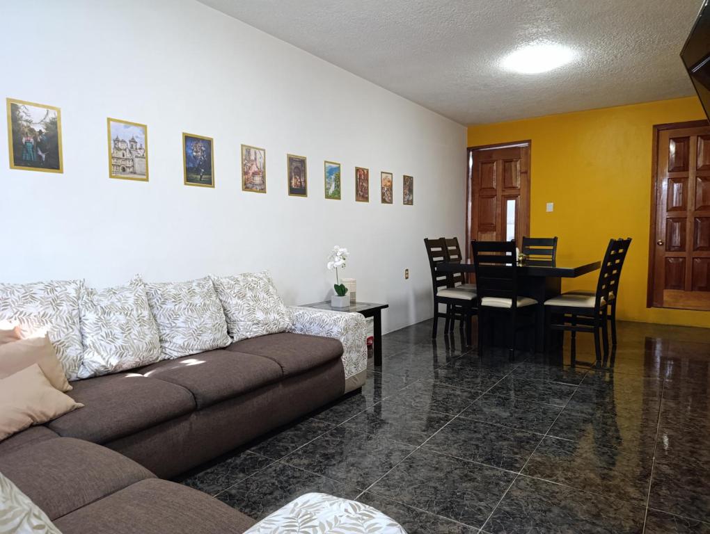 Hogar Díaz, Tradición y Confort en el Centro, 2BR - 1