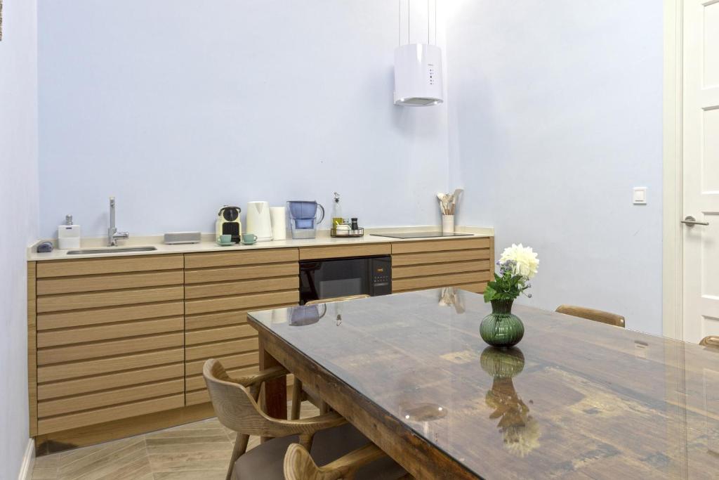 -MalagaSunApts-Picasso Classic - 2