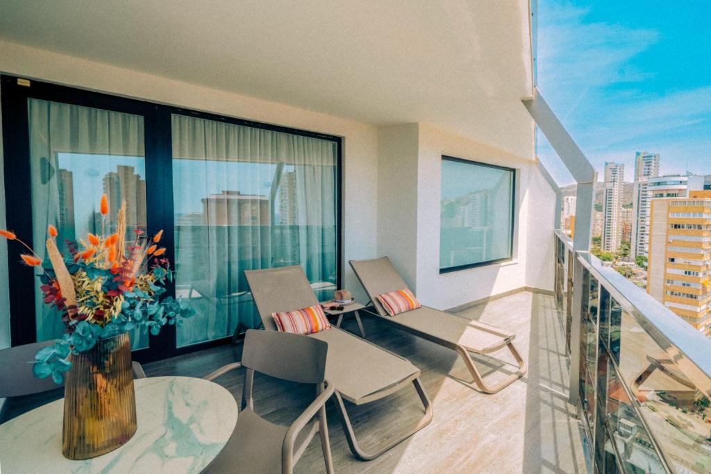 Marina Resort Benidorm - The Original Benidorm Vibe — Hotel rooms in Benidorm, Valencian Community