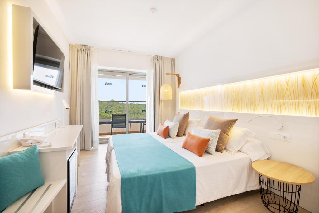 Hotel Ipanema Beach — Hotel rooms in Cala Blava, Balearic Islands