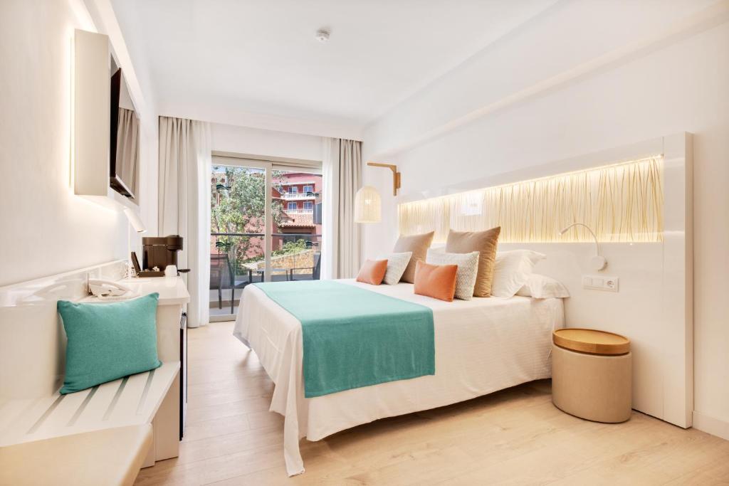 Hotel Ipanema Beach — Hotel rooms in Cala Blava, Balearic Islands