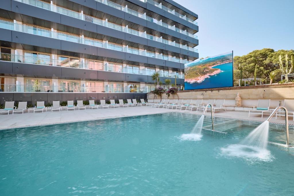 Hotel Ipanema Beach — Swimming pool in Cala Blava, Balearic Islands