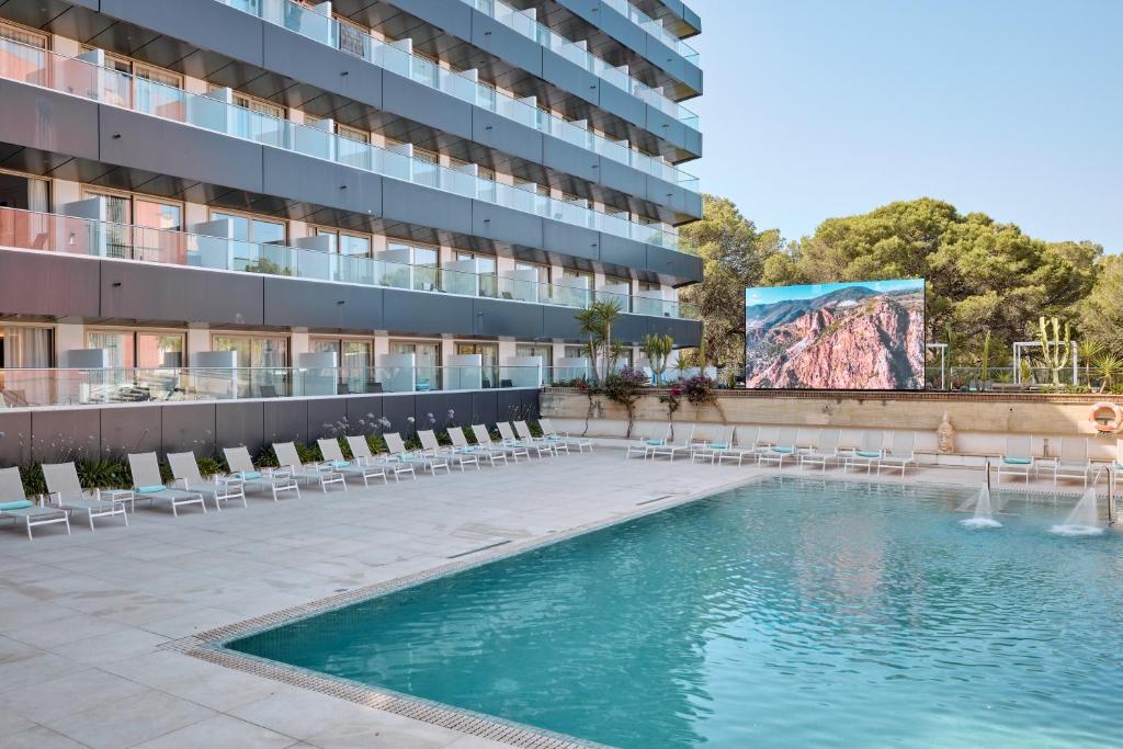 Hotel Ipanema Beach — Swimming pool in Cala Blava, Balearic Islands