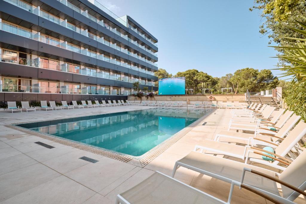 Hotel Ipanema Beach — Swimming pool in Cala Blava, Balearic Islands