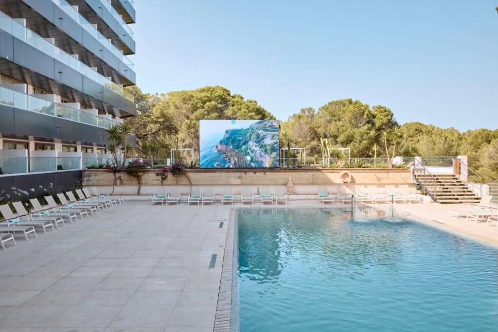 Hotel Ipanema Beach — Swimming pool in Cala Blava, Balearic Islands