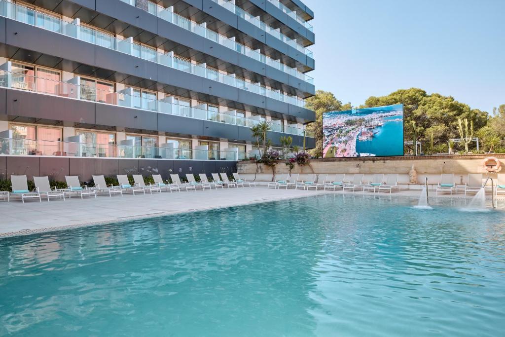 Hotel Ipanema Beach — Swimming pool in Cala Blava, Balearic Islands