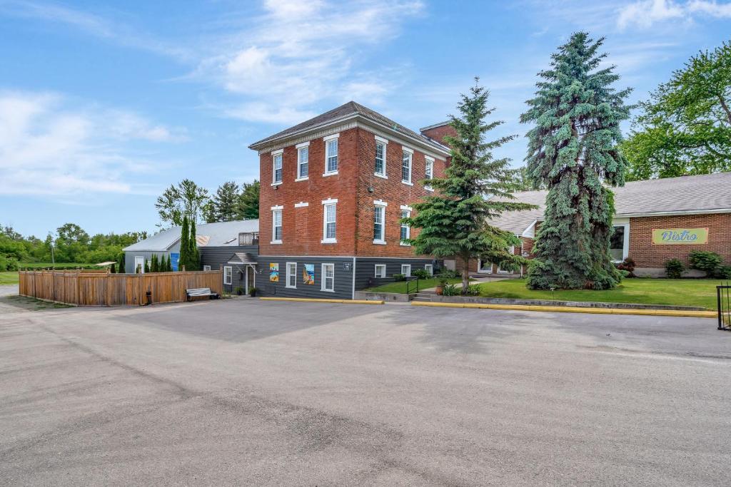 The Bloomfield Inn, Bloomfield