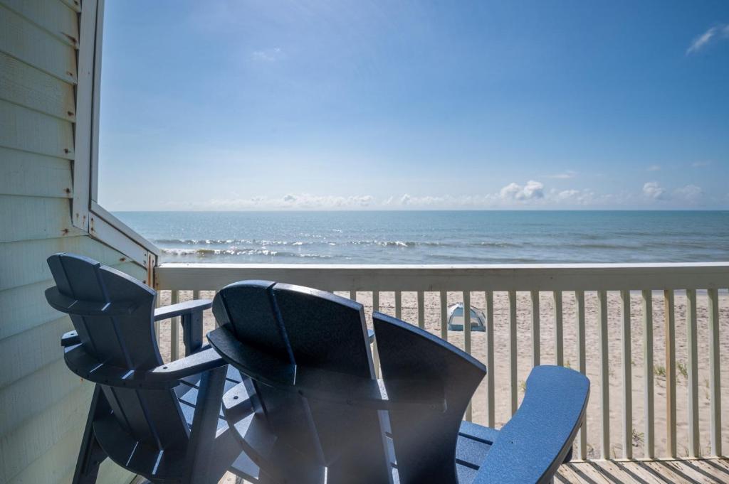 Oceanfront Condo with 3+ Pools - Ocean Dunes 903, Kure Beach