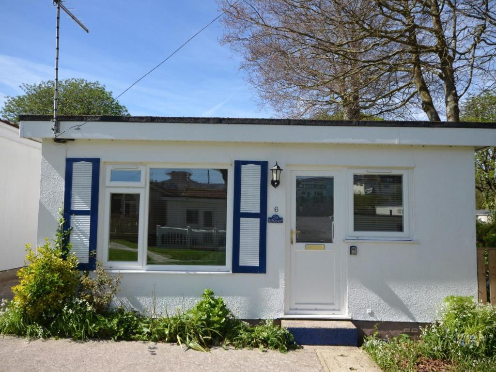 2 Bed in Brixham BX081, Brixham