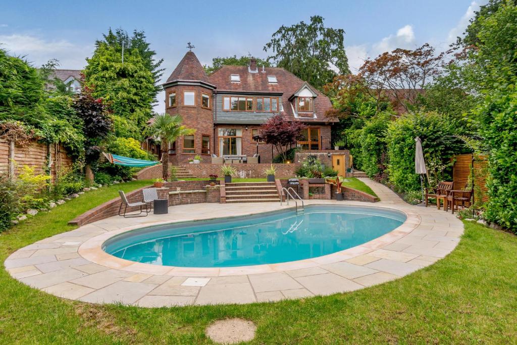 Forest Getaway, Slough