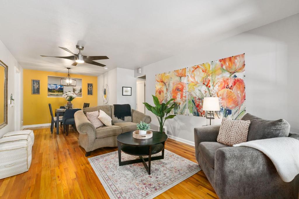 Urban Nest - Garage, Sunroom & Fenced Yard, Fort Collins