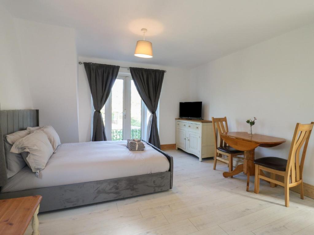 Sunflower, Northampton