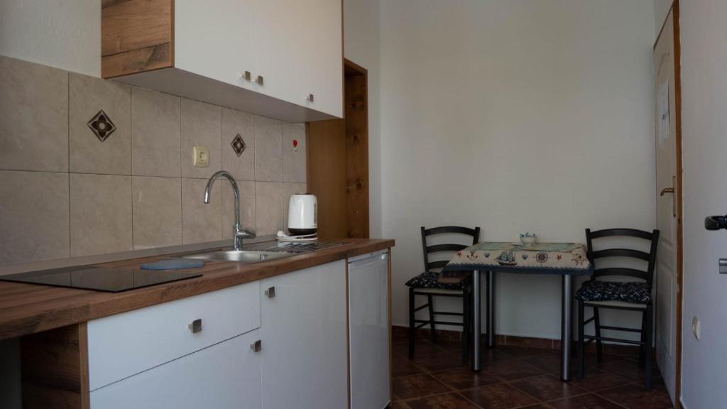 B & M Apartments - 4