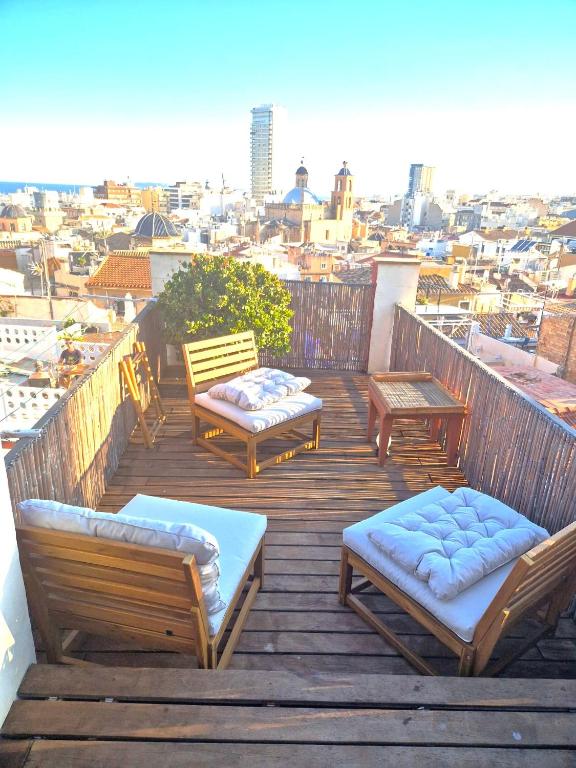 The Alicante Old Town artist workshop, Impressive rooftop, terrace with amazing city views and sea views, BBQ, Air conditioner, Wifi - 1