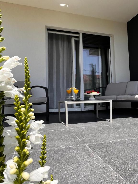 Tina Little Paradise, Kaštela