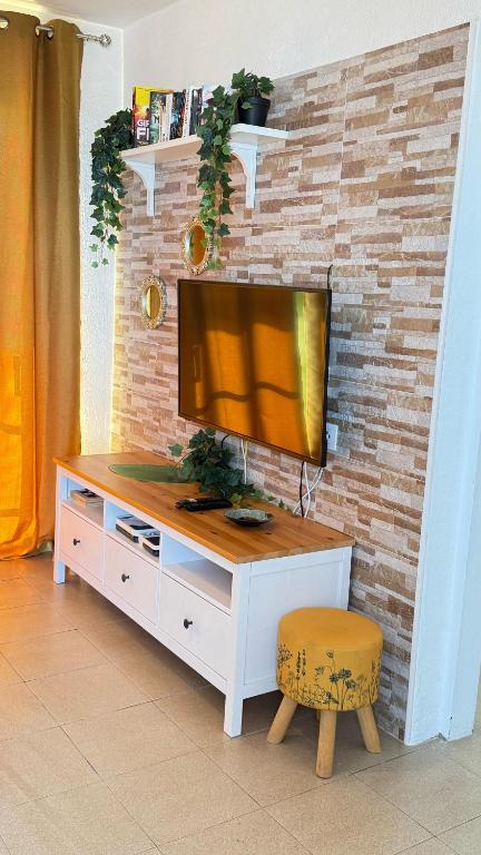Apartment Laura near Europa Center and Amadores beach, Free WiFi - 2