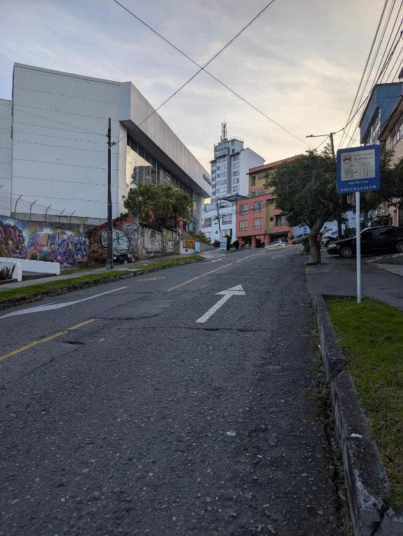 Apartamento privado en la ciudad de Manizales, totalmente equipado y lo mejor de todo CENTRAL A ZONAS DE INTERES - 4