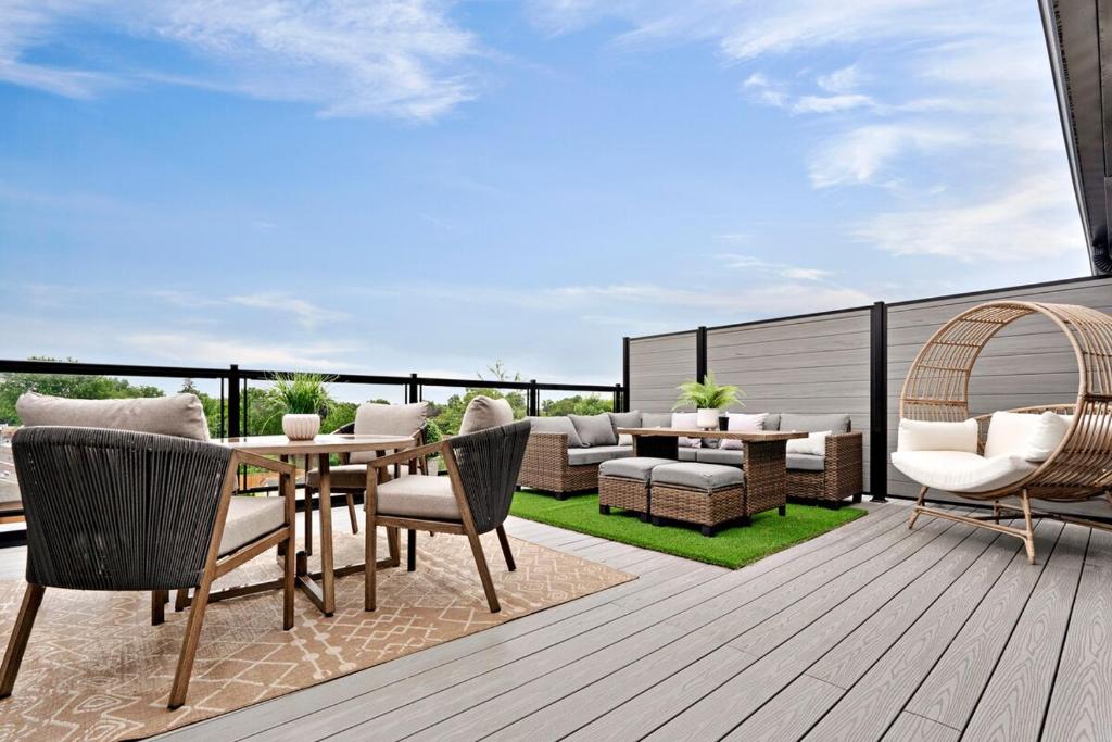 Penthouse 2BR with Rooftop, Parking and Situated Only Minutes to The Falls, Niagara Falls