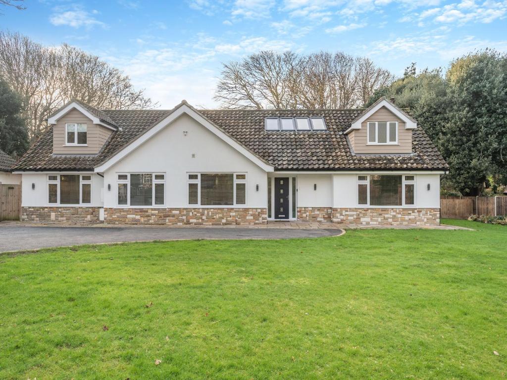 Cedar Lodge, Overstrand