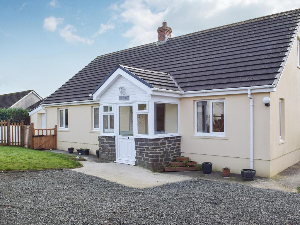 Ty Twt, Llandissilio