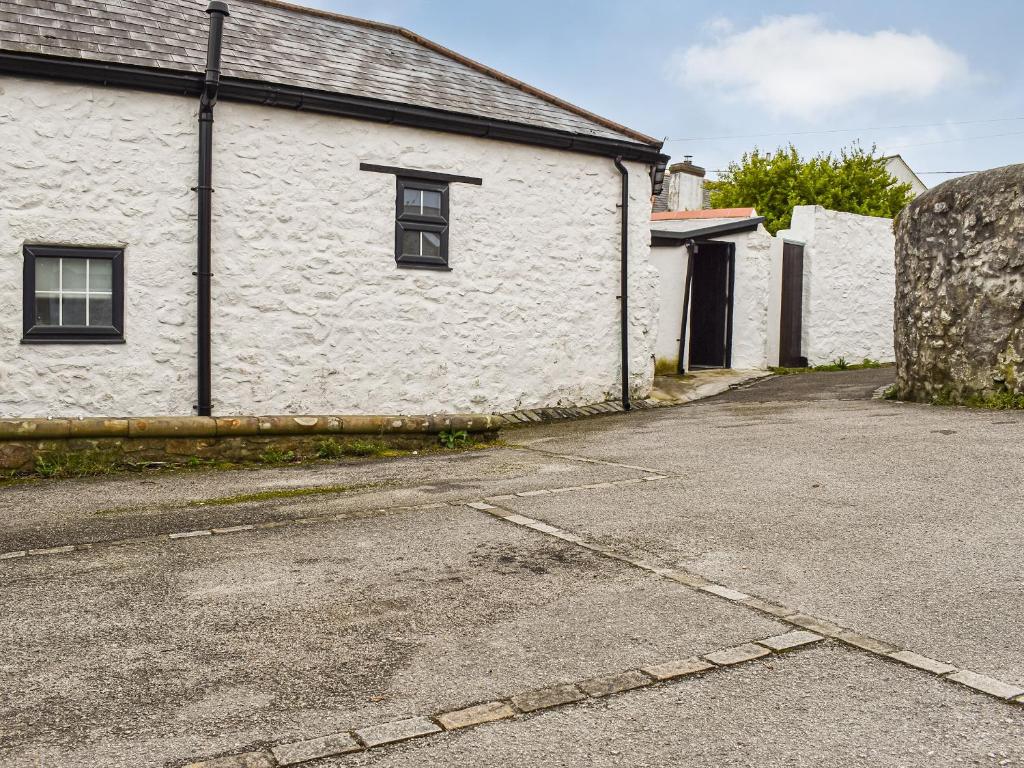 The Old Barn, Saint Day