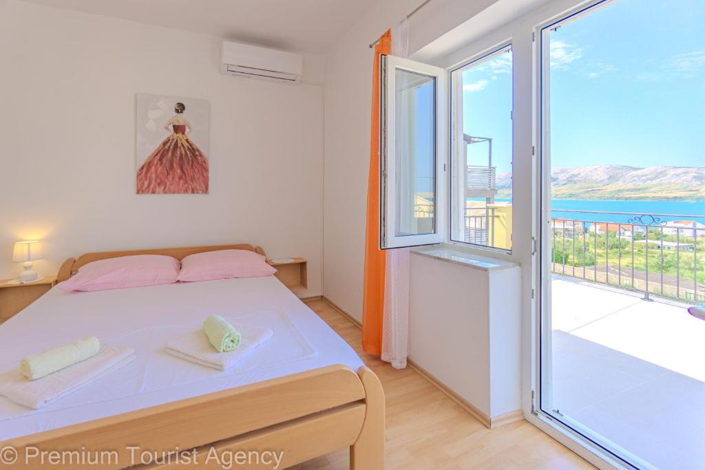 Emma with seaview, Zubovići