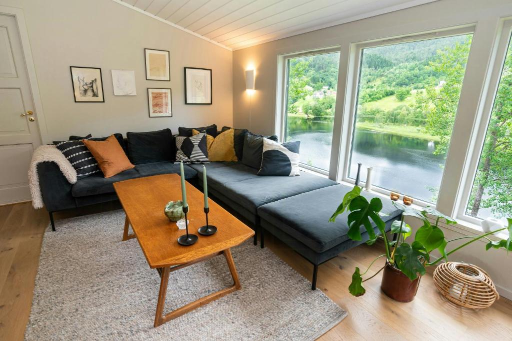Modern And Rustic Cabin With Fjord View In Samnanger, Årland