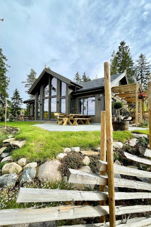 Stylish Edge-Of-Forest Cabin By The Water, Sarpsborg